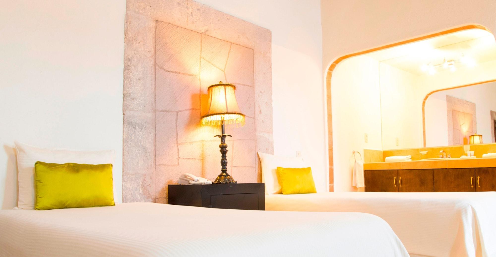 Hotel Expres By Hosting House Morelia Exterior photo