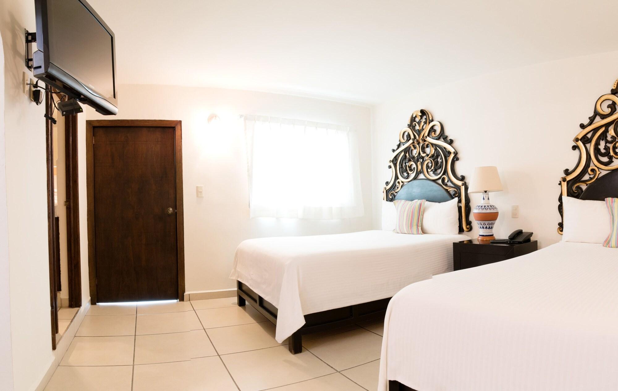 Hotel Expres By Hosting House Morelia Exterior photo