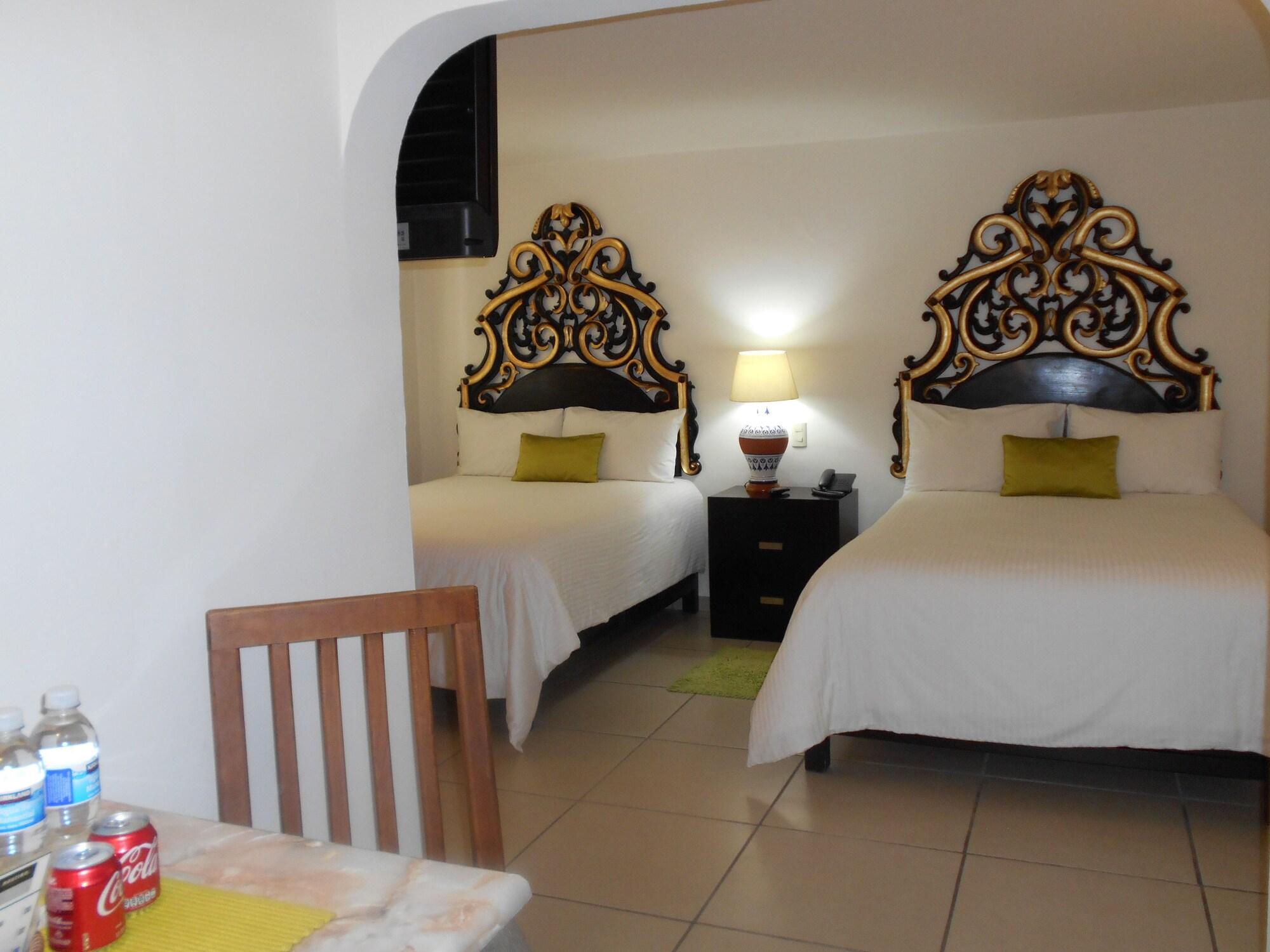 Hotel Expres By Hosting House Morelia Exterior photo