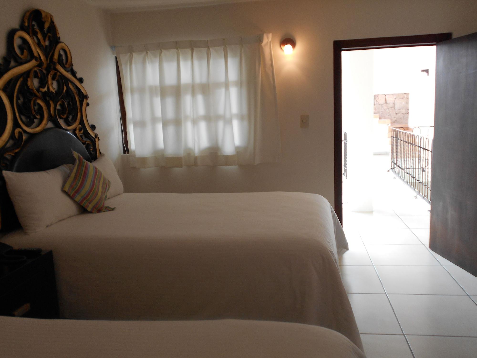 Hotel Expres By Hosting House Morelia Exterior photo