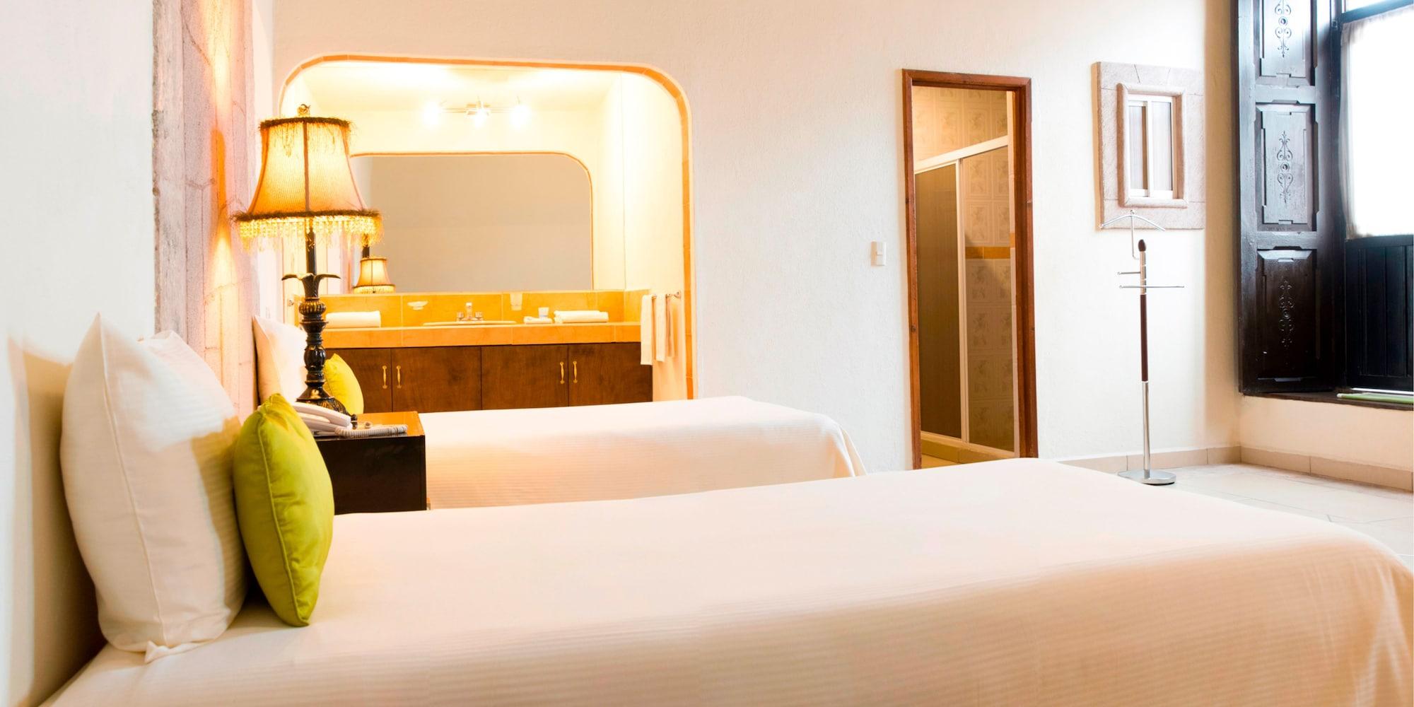 Hotel Expres By Hosting House Morelia Exterior photo