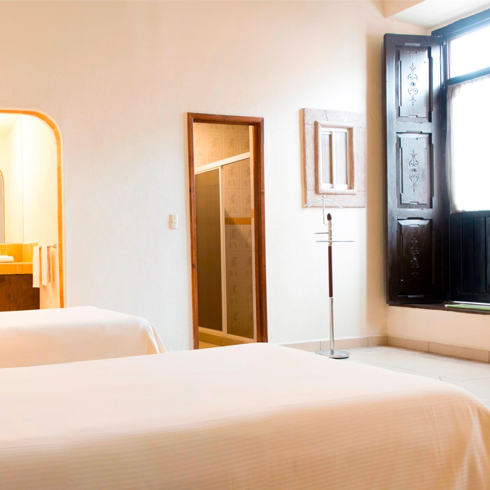 Hotel Expres By Hosting House Morelia Exterior photo