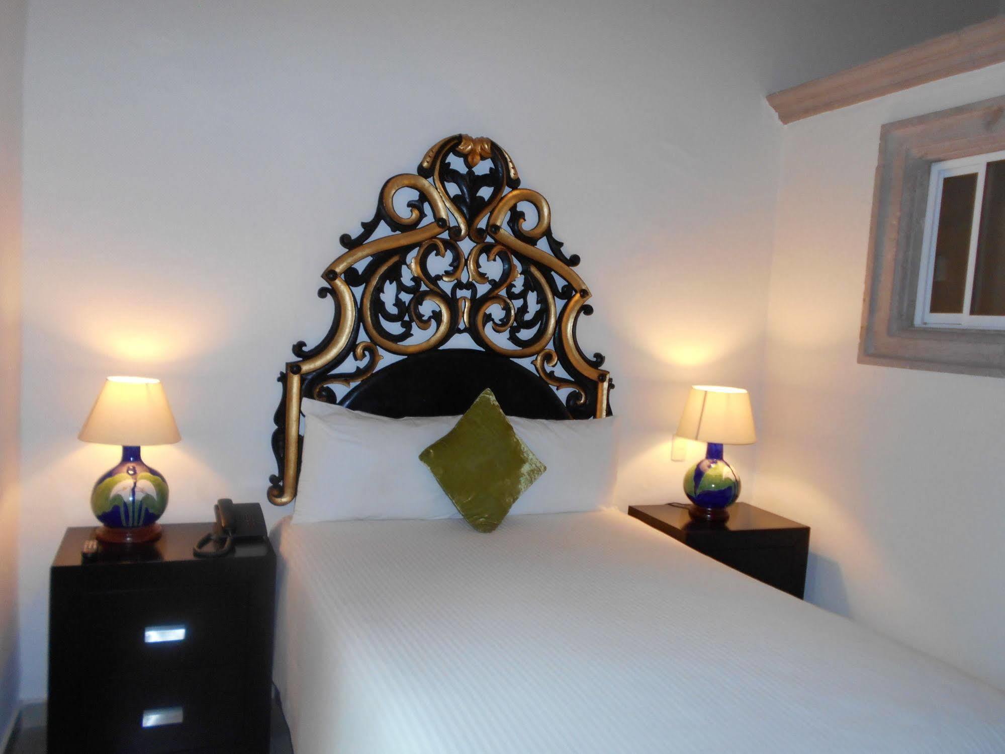 Hotel Expres By Hosting House Morelia Exterior photo