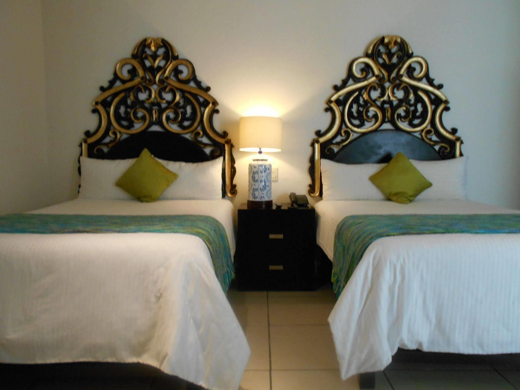 Hotel Expres By Hosting House Morelia Exterior photo