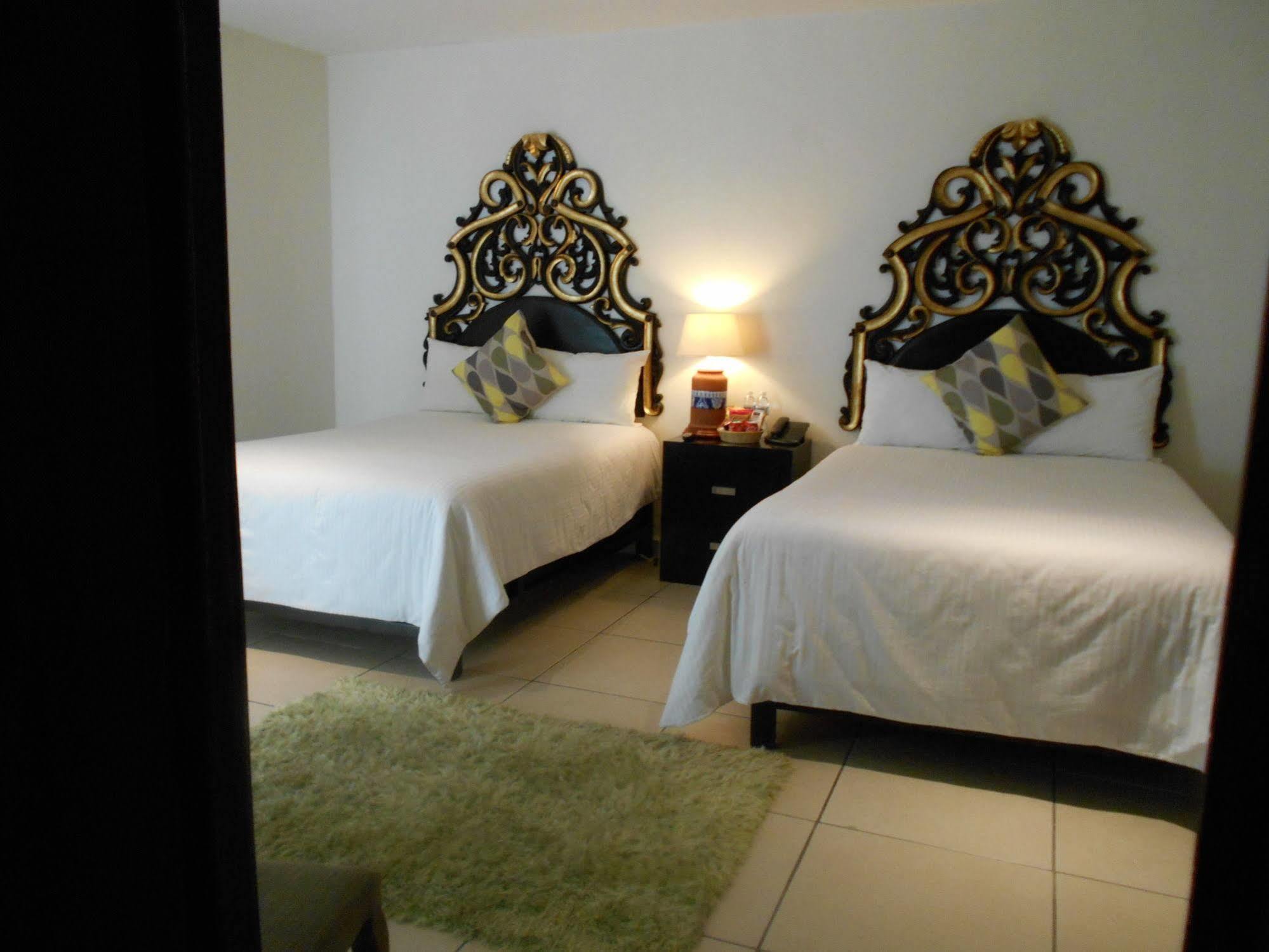 Hotel Expres By Hosting House Morelia Exterior photo