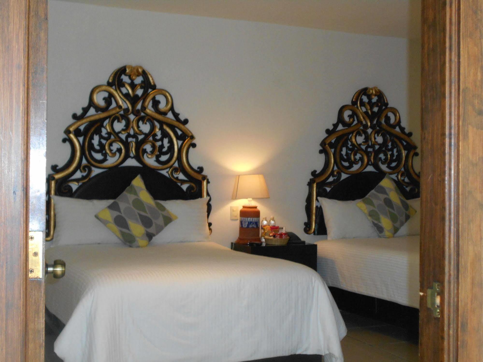 Hotel Expres By Hosting House Morelia Exterior photo