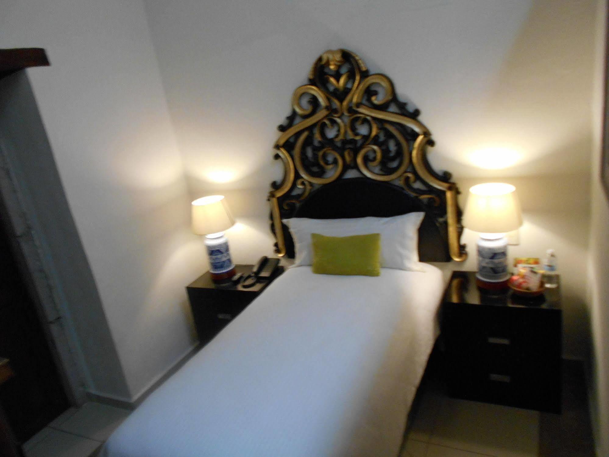 Hotel Expres By Hosting House Morelia Exterior photo